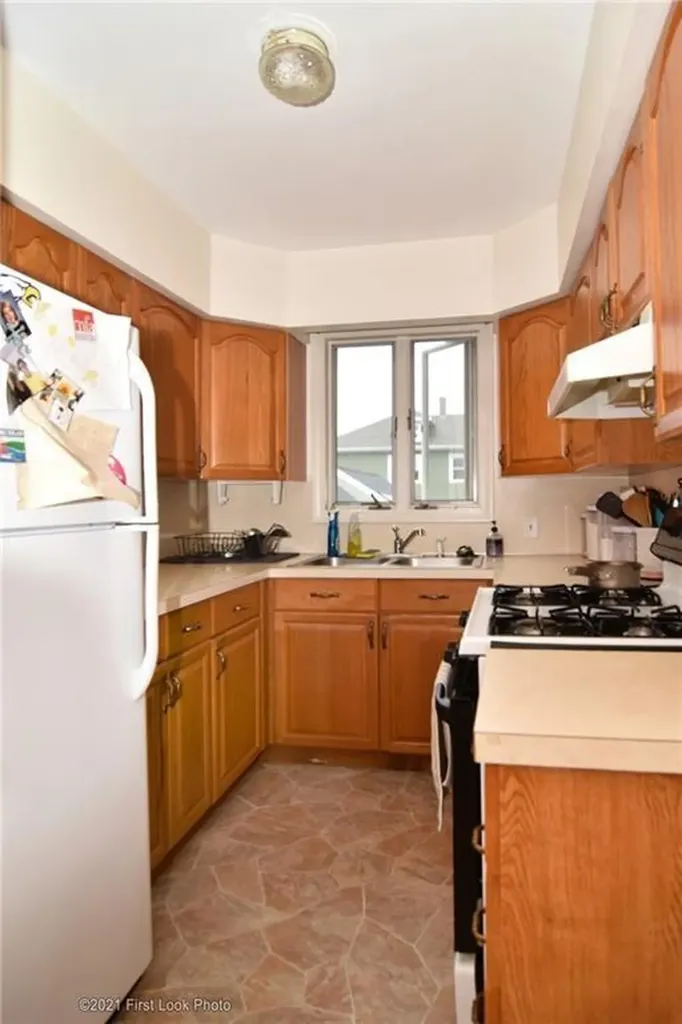61 63 Warwick Street Woonsocket RI 02895