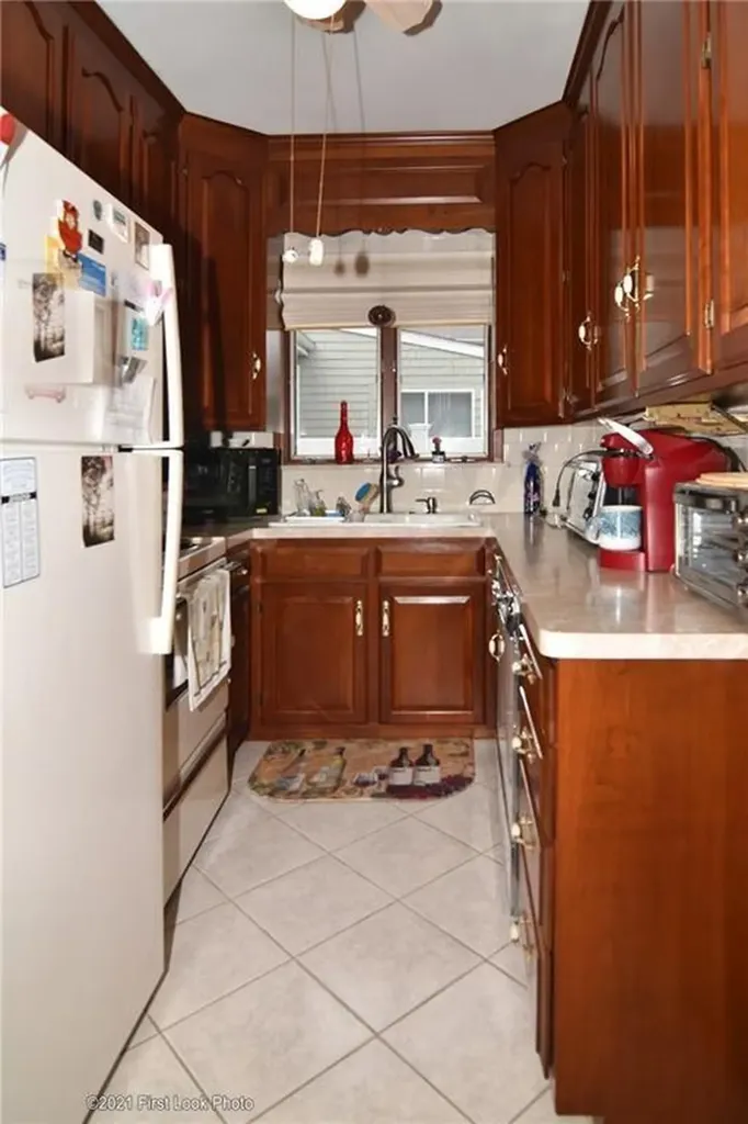 61 63 Warwick Street Woonsocket RI 02895