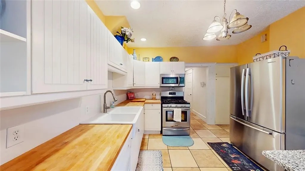 341 Blackstone Street Woonsocket RI 02895