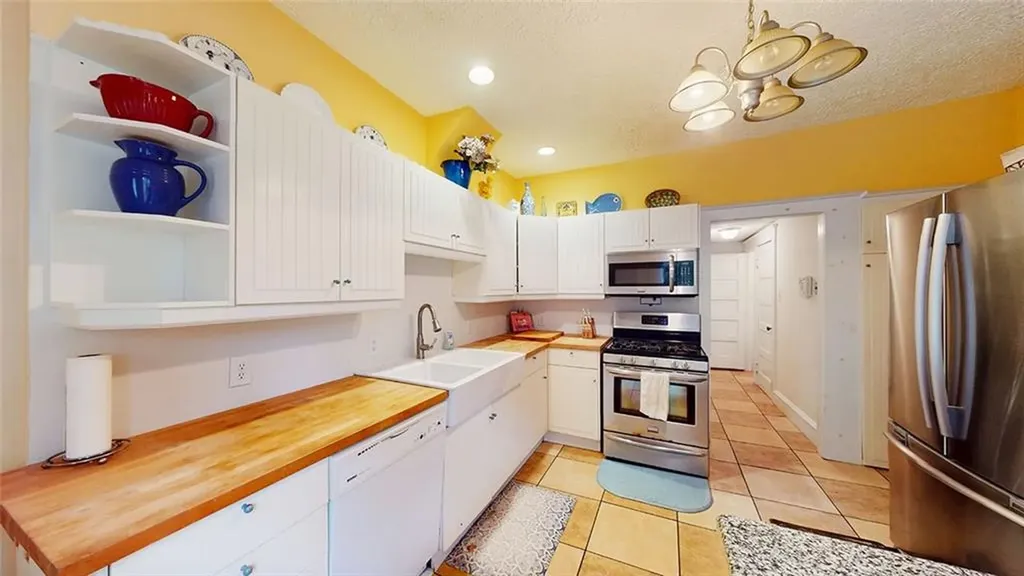 341 Blackstone Street Woonsocket RI 02895