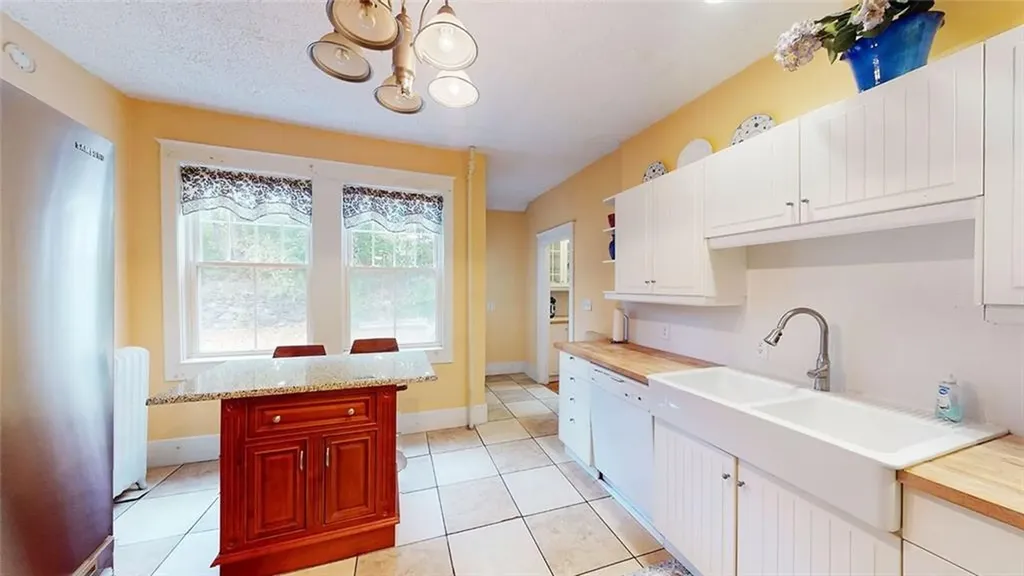 341 Blackstone Street Woonsocket RI 02895