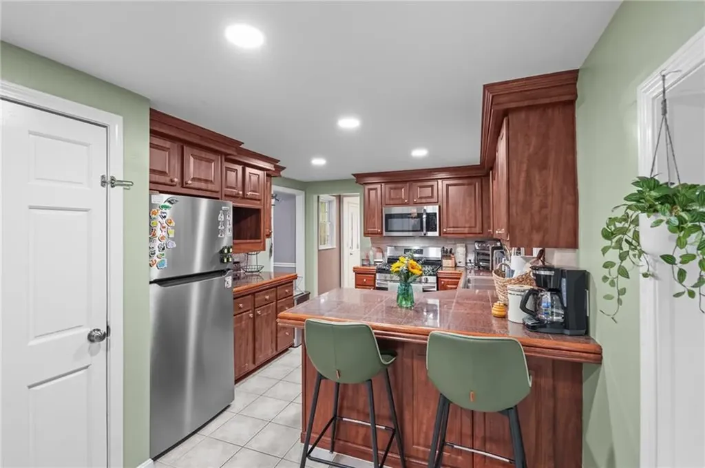 126 Fairfax Drive Warwick RI 02888