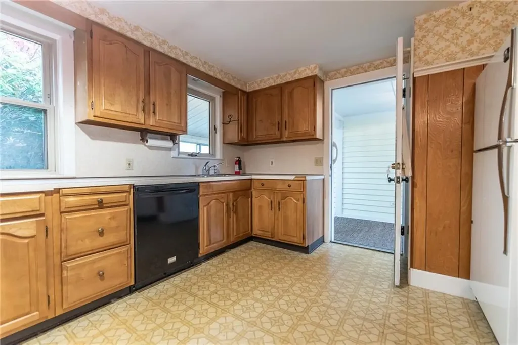 67 Brewster Drive Warwick RI 02889