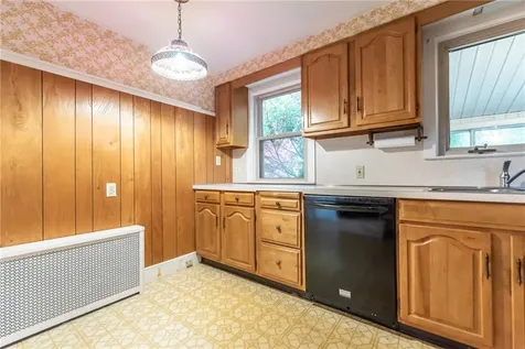 67 Brewster Drive Warwick RI 02889