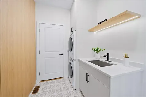 27 Soar Way Newport RI 02840