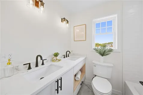 27 Soar Way Newport RI 02840