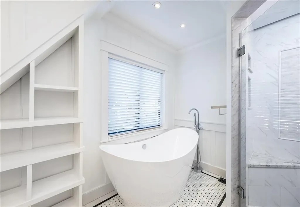 81 Gentian Avenue Providence RI 02908