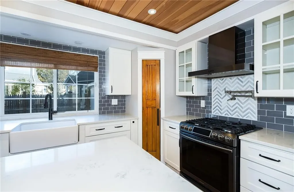 81 Gentian Avenue Providence RI 02908