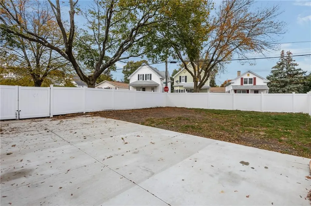 71 Rowan Street Providence RI 02908