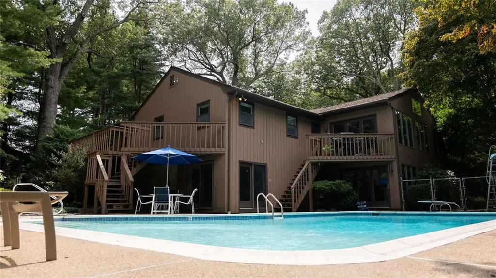 65 Huguenot Drive East Greenwich RI 02818