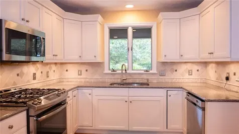 65 Huguenot Drive East Greenwich RI 02818