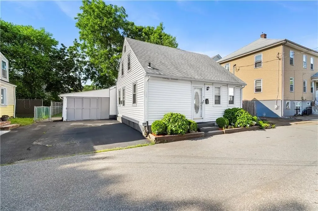 7 Snell Court West Warwick RI 02893