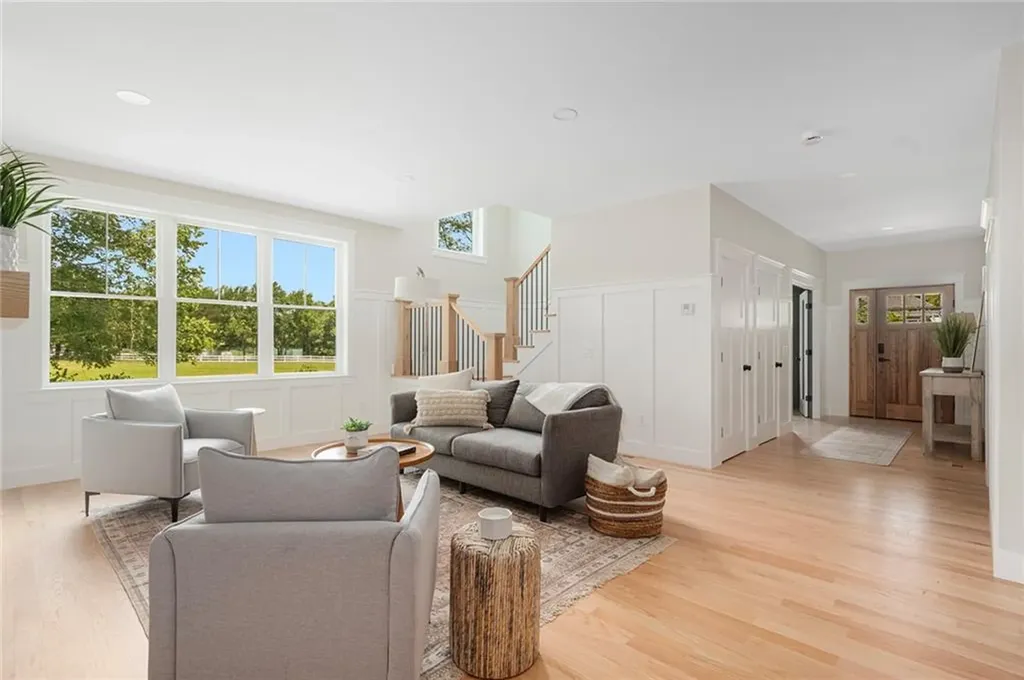 5 Braeburn Circle Cranston RI 02921