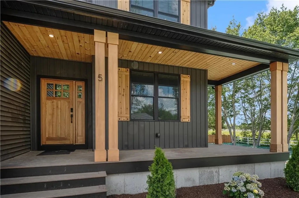 5 Braeburn Circle Cranston RI 02921