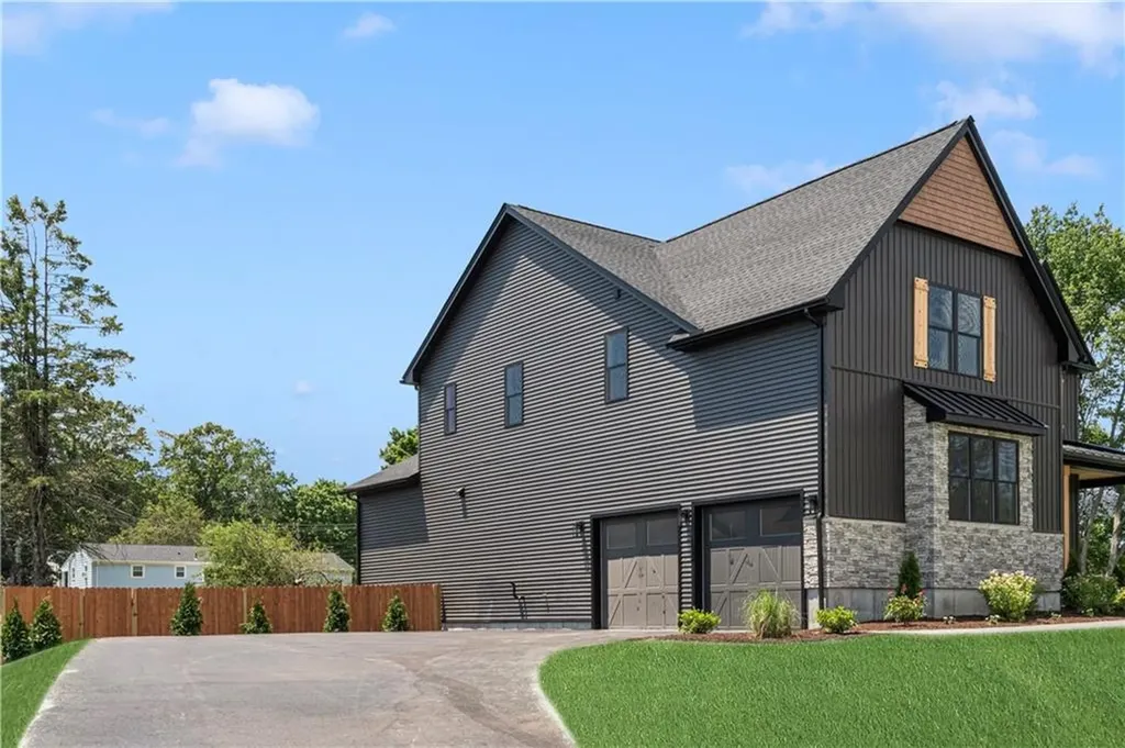 5 Braeburn Circle Cranston RI 02921