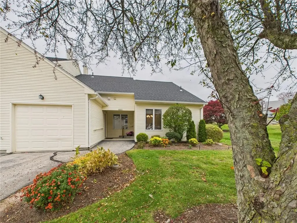 96 Nipmuc Trail North Providence RI 02904