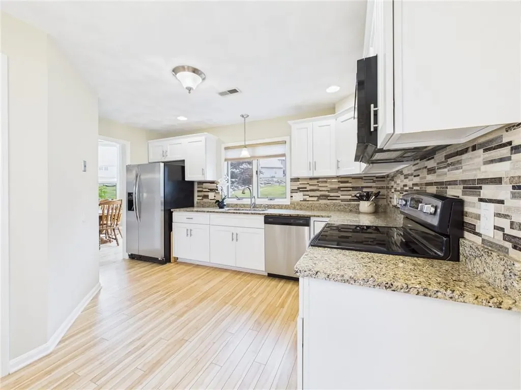 96 Nipmuc Trail North Providence RI 02904