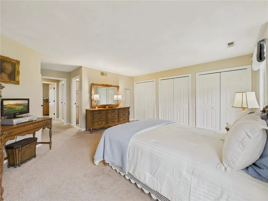 96 Nipmuc Trail North Providence RI 02904