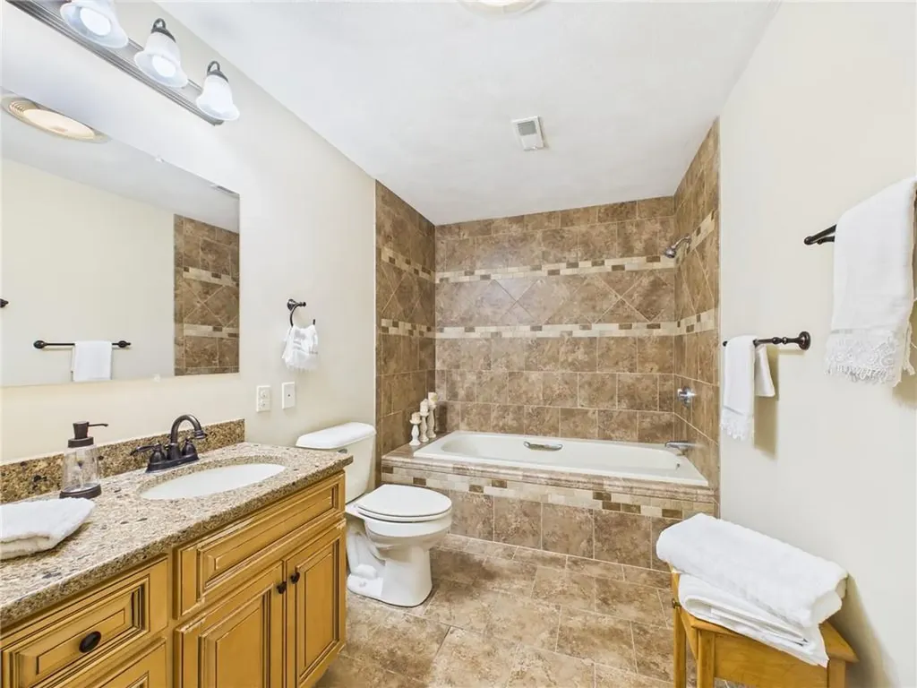 96 Nipmuc Trail North Providence RI 02904