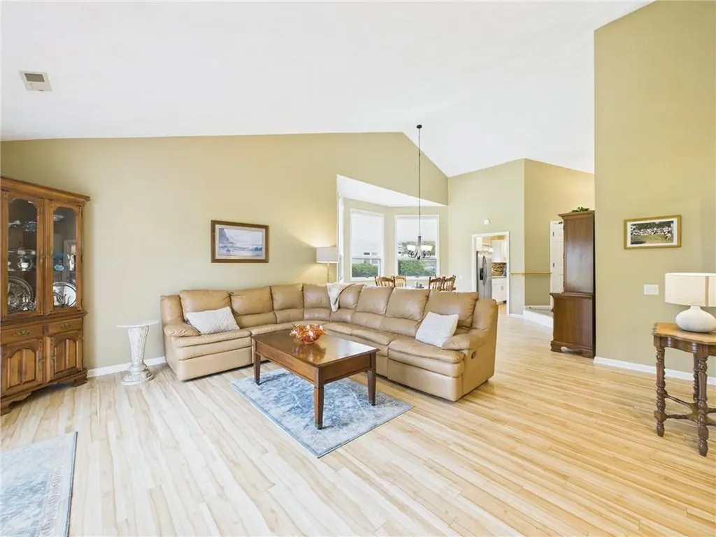 96 Nipmuc Trail North Providence RI 02904