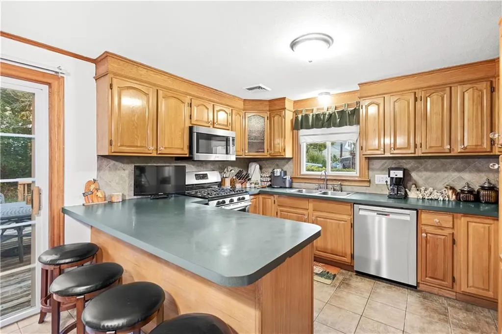 25 Loomis Street Cranston RI 02920