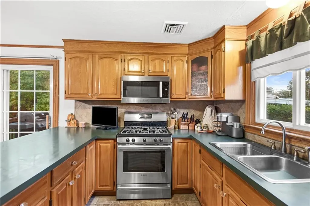 25 Loomis Street Cranston RI 02920