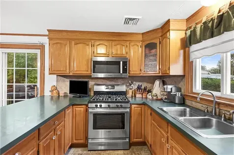 25 Loomis Street Cranston RI 02920