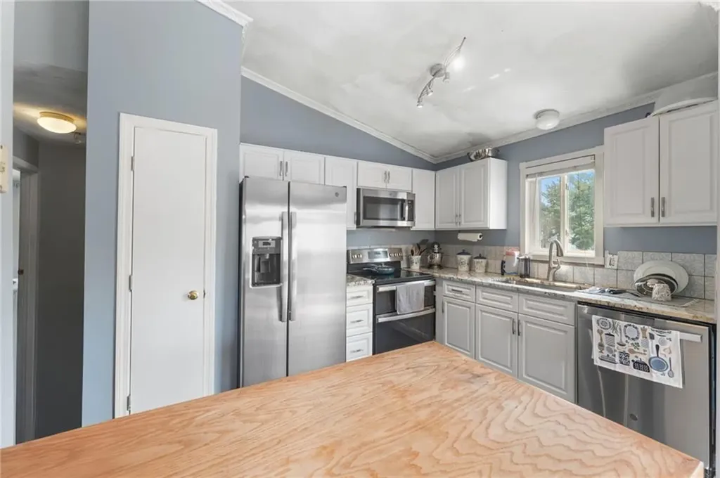 34 Pequot Avenue Warwick RI 02889