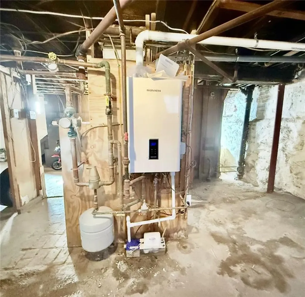 27 Cliffdale Avenue Cranston RI 02905