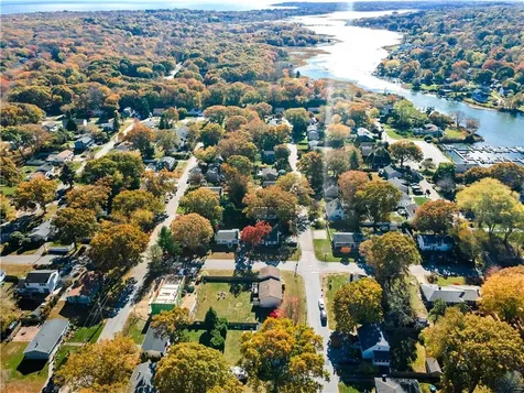 47 Wayland Trail Narragansett RI 02882