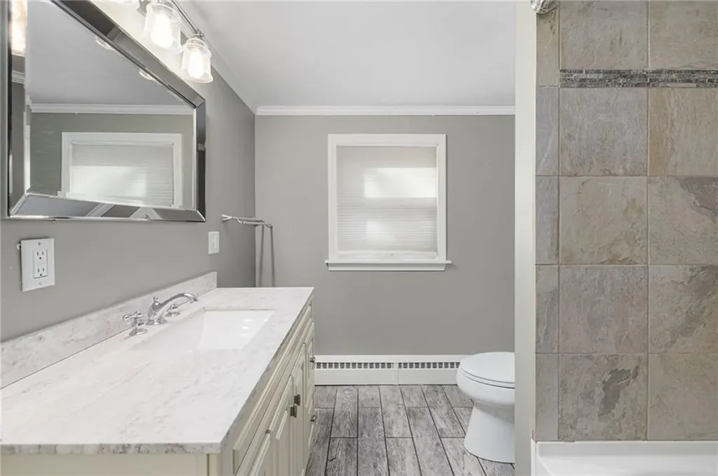 17 Larchmont Road Warwick RI 02886