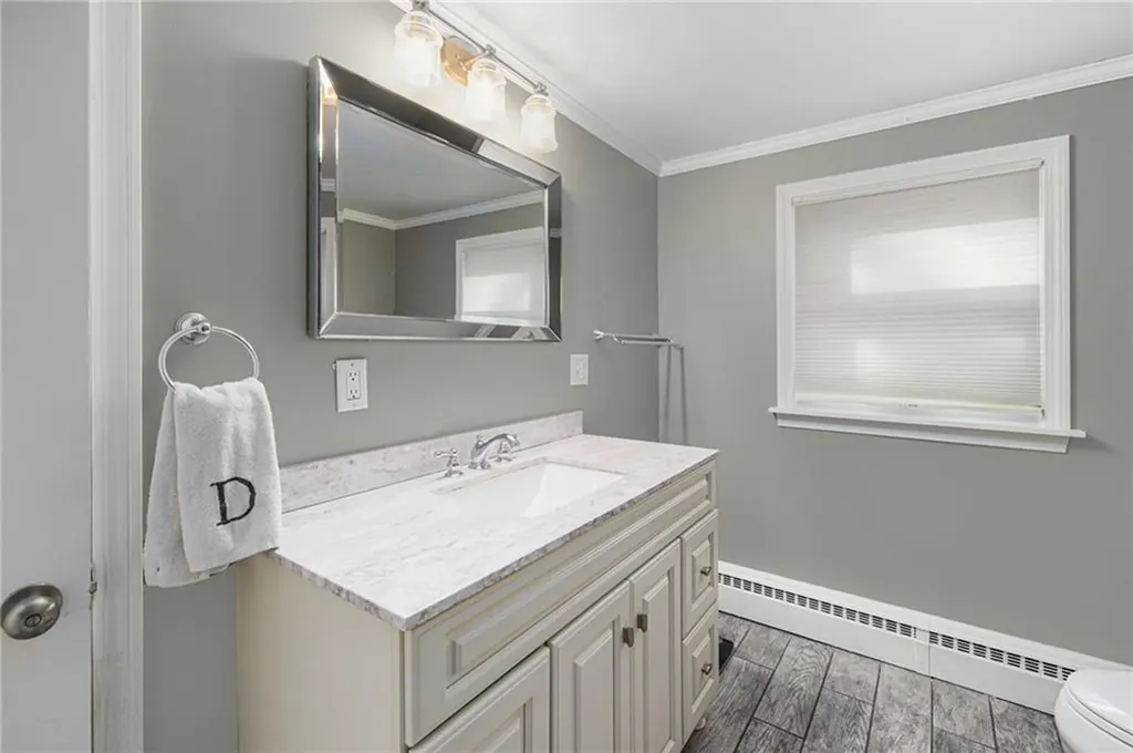 17 Larchmont Road Warwick RI 02886