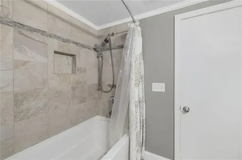 17 Larchmont Road Warwick RI 02886