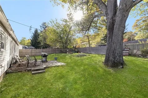 17 Larchmont Road Warwick RI 02886