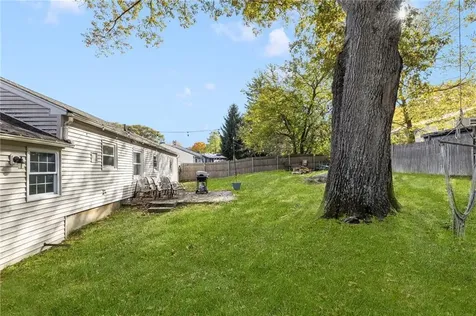 17 Larchmont Road Warwick RI 02886