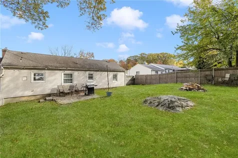 17 Larchmont Road Warwick RI 02886