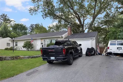 17 Larchmont Road Warwick RI 02886