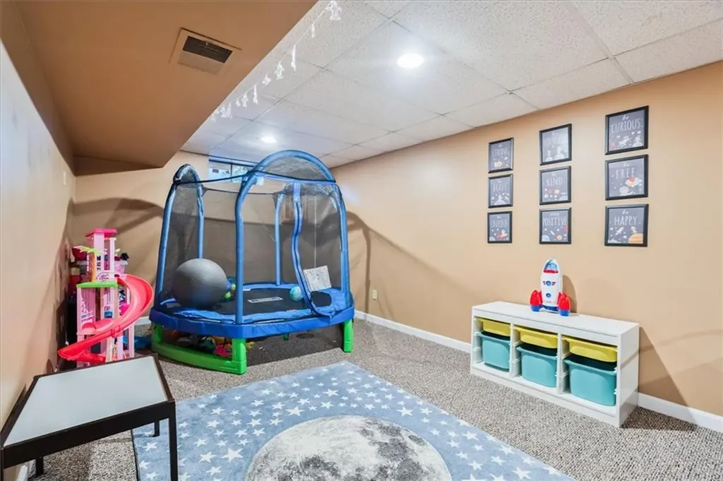 33 Samuel Court Cranston RI 02920