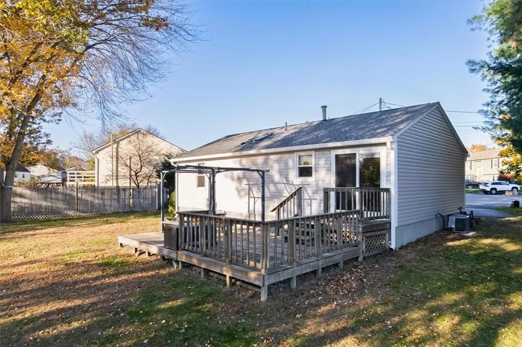 33 Samuel Court Cranston RI 02920