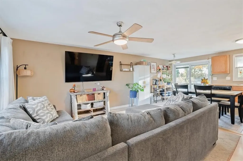 33 Samuel Court Cranston RI 02920