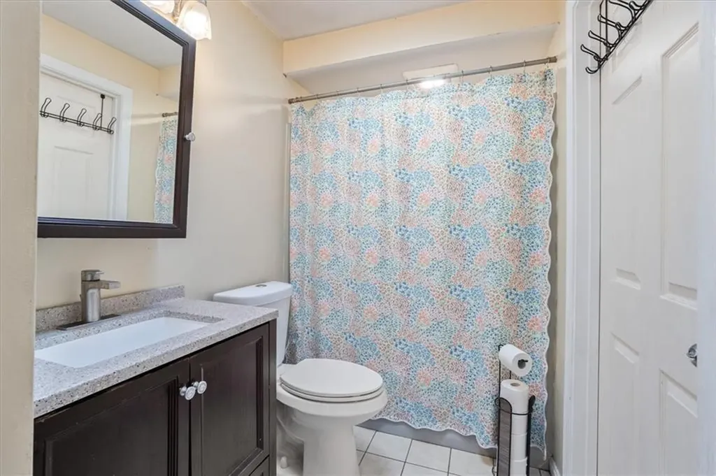 33 Samuel Court Cranston RI 02920