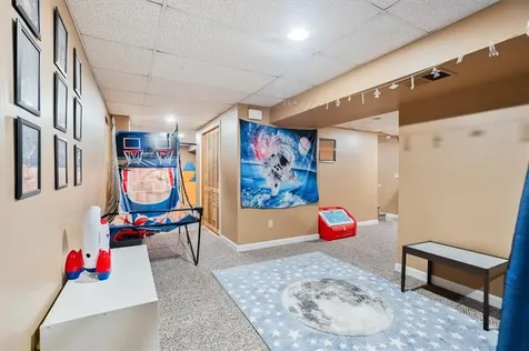 33 Samuel Court Cranston RI 02920