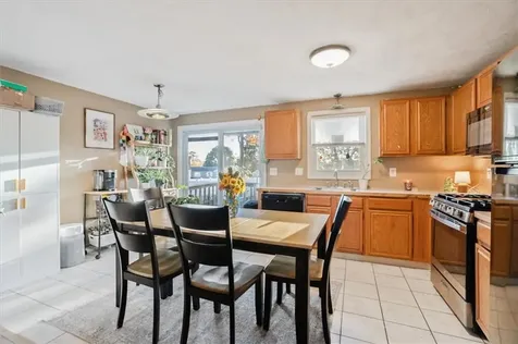 33 Samuel Court Cranston RI 02920