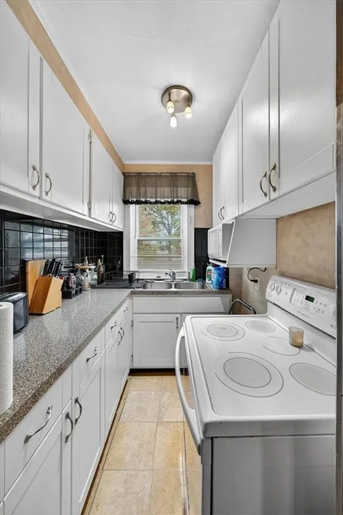 68 Slade Street Pawtucket RI 02861