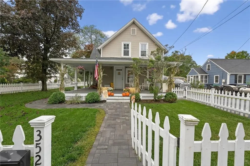 352 Church Avenue Warwick RI 02889