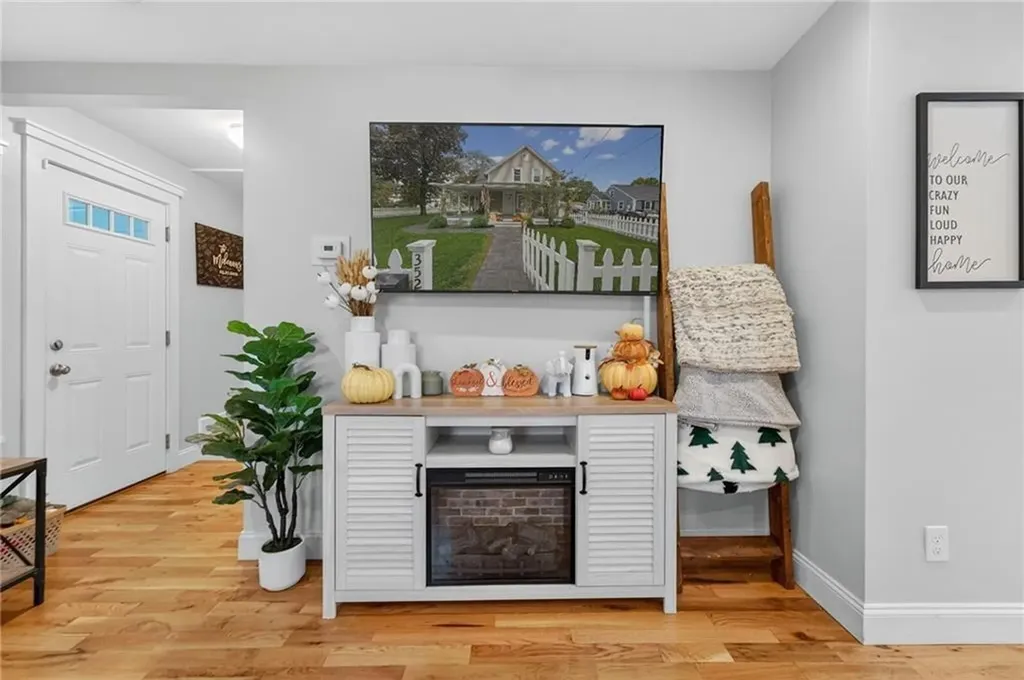 352 Church Avenue Warwick RI 02889