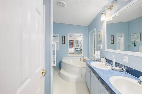 70 Robin Drive Tiverton RI 02878