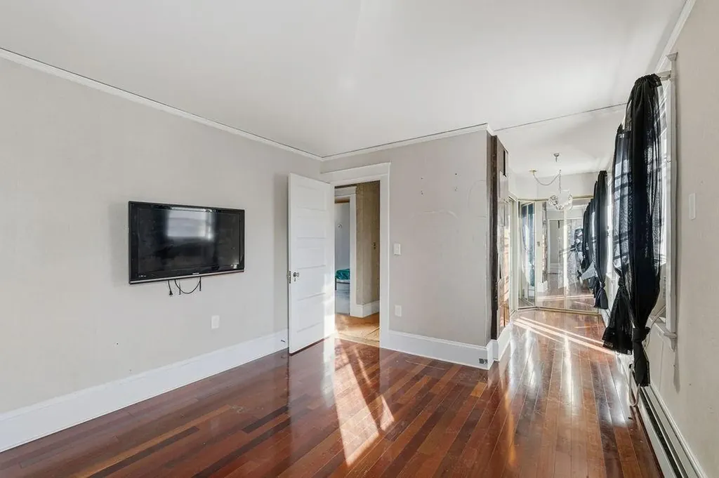 72 Hilltop Avenue Providence RI 02908