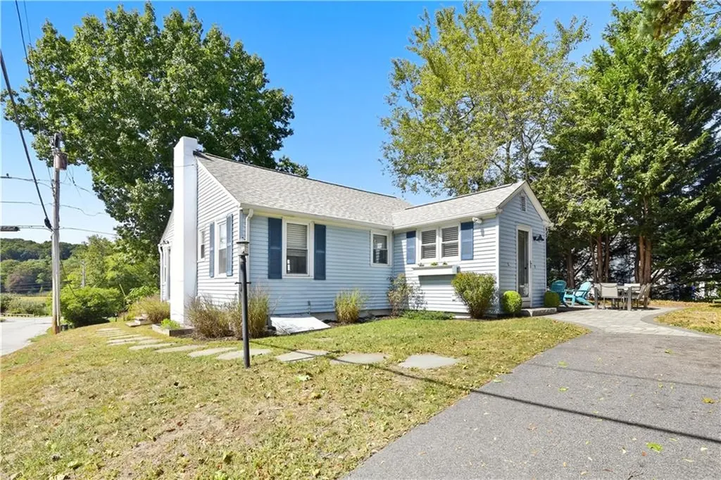 18 Lakeview Drive Narragansett RI 02882
