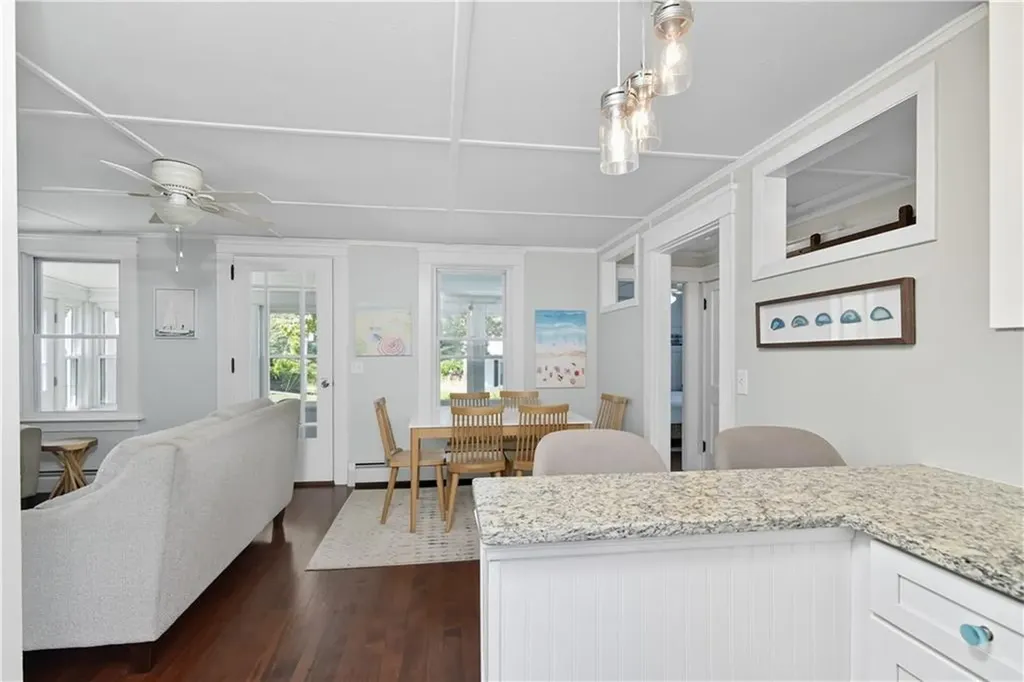 18 Lakeview Drive Narragansett RI 02882